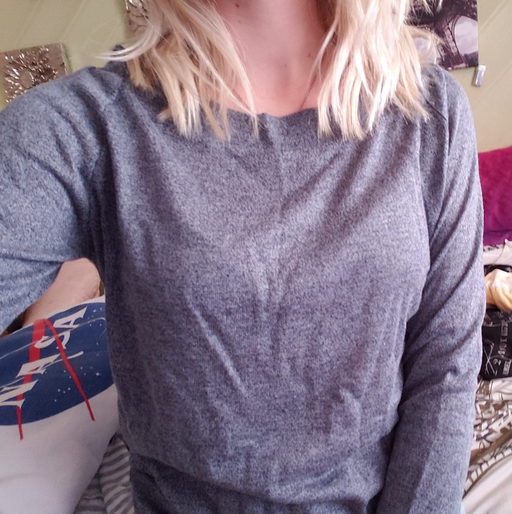 Long sleeve grey/blue shirt